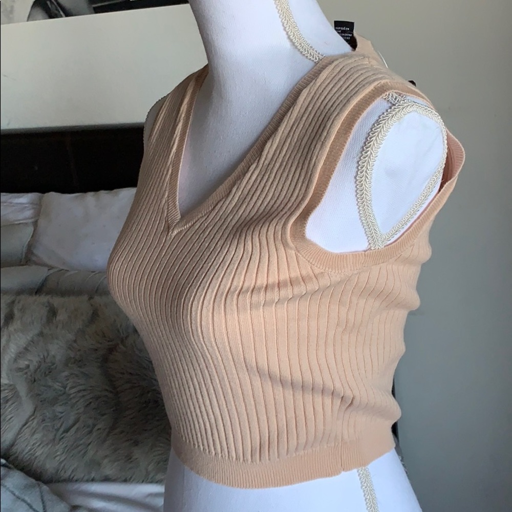 2 Crop Tops - Picture 3 of 3